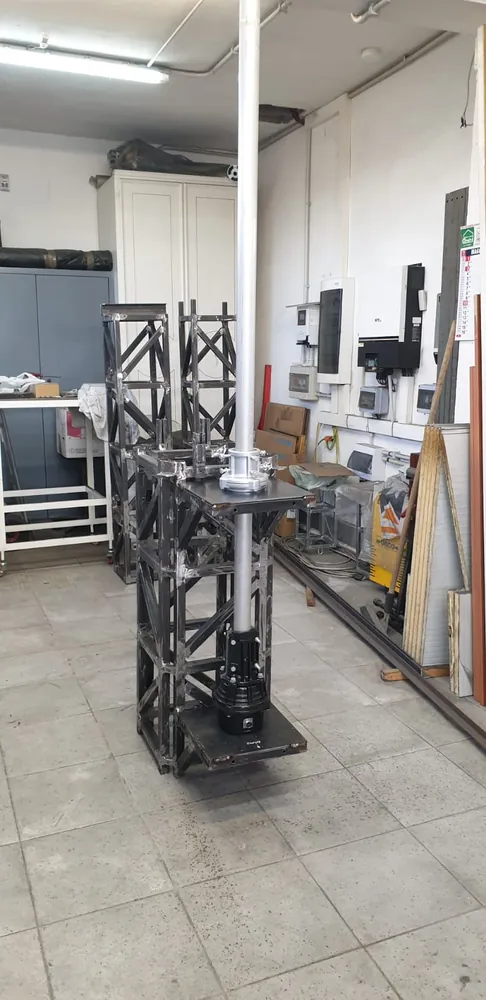 Carrello scorrevole montato sul traliccio